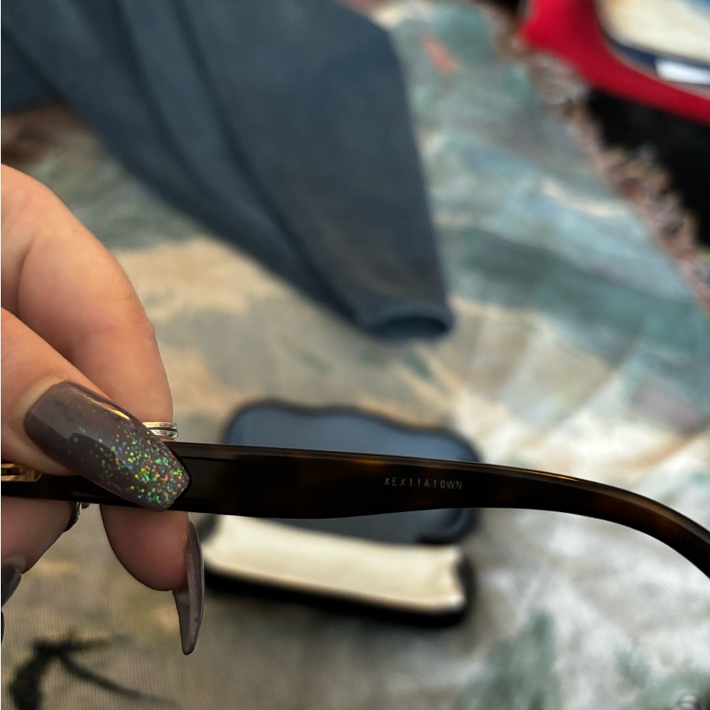 Gucci Tortoiseshell Sunglasses - Picture 5 of 8